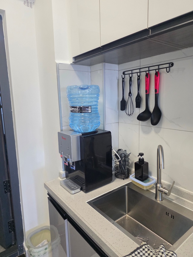 Kitchen sink area
